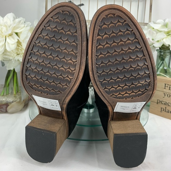 BearPaw Anthracite Womens Boot. - Picture 6 of 9